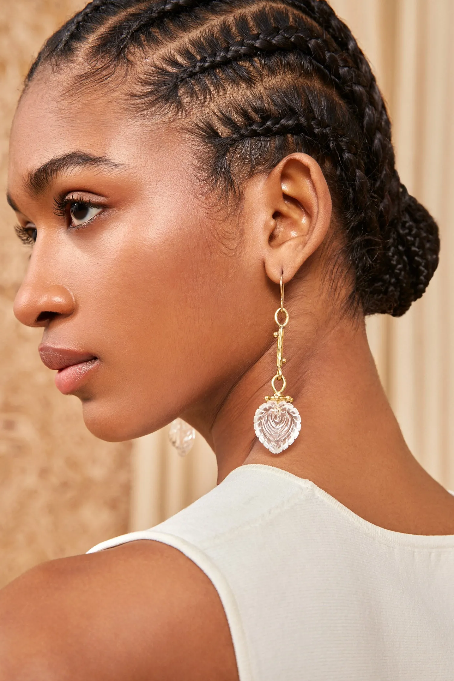 carved_heart_earrings_1.webp Carved Heart Earrings<Ulla Johnson New