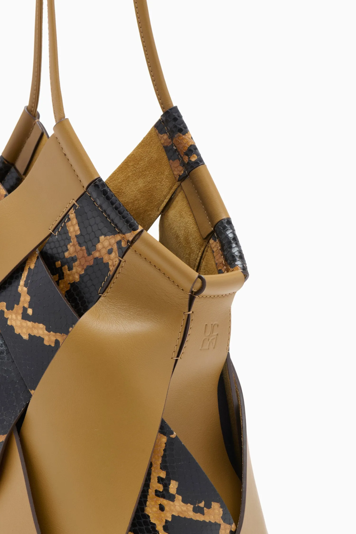 charlotte_woven_large_tote_2-3.webp Charlotte Woven Large Tote<Ulla Johnson Shop